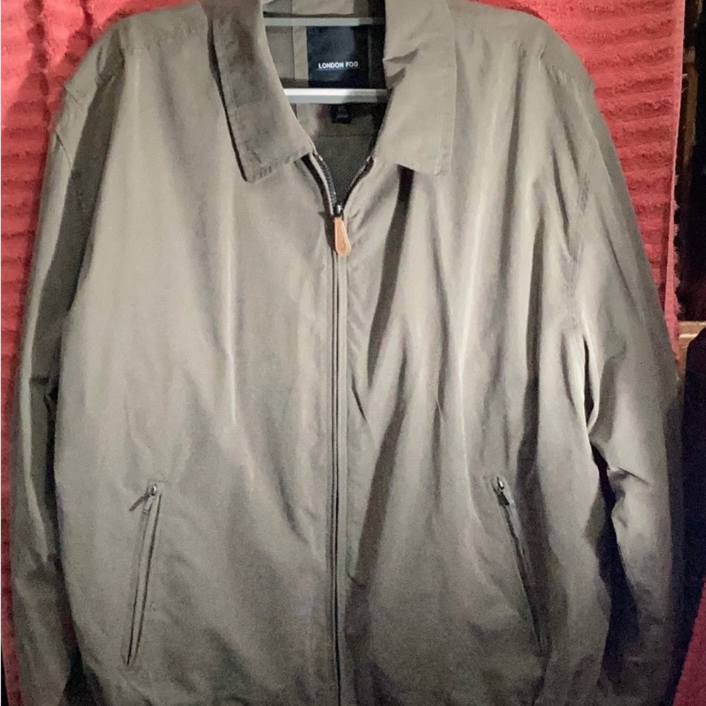 London Fog jacket size XL excellent condition no wear or discoloration or tears.